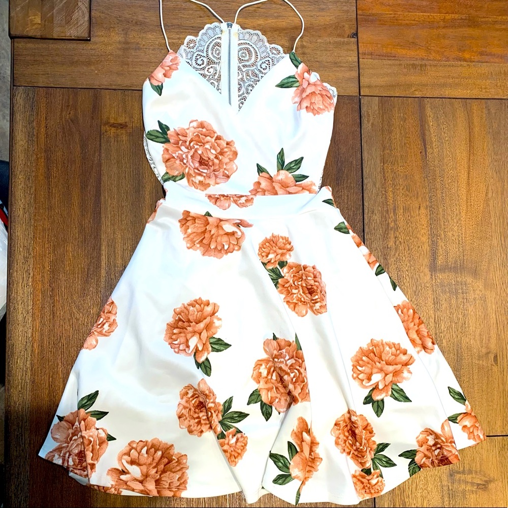 Olive & Oak White Floral Backless Dress